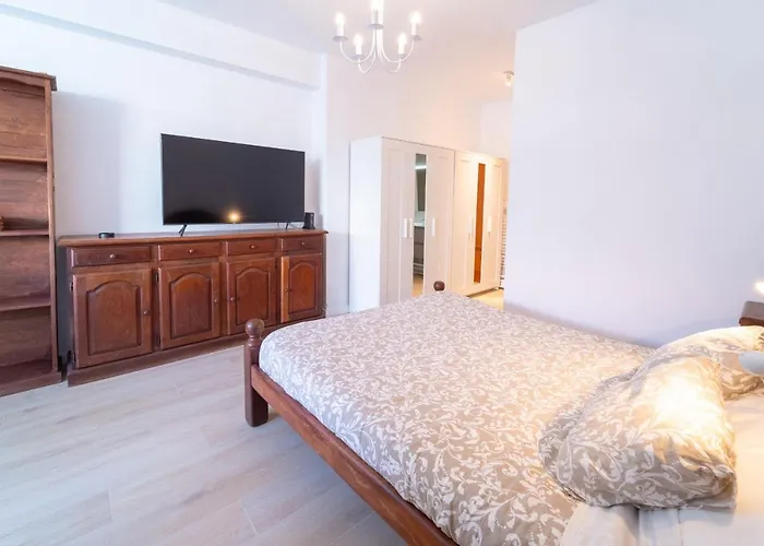 Eden Port 5th Avenue Апартаменты